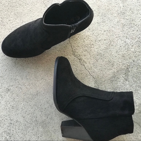 1 LEFT! Nature faux suede black 3.25” BOOTIE - Picture 4 of 4